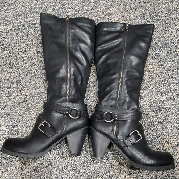 Boots - Picture 2 of 7